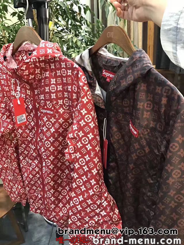 i2017V fB[XYVv[~CBgSupreme  Louis Vuitton Ă~ߕUV΍ Ăh~ O΍R[gEWPbg 077 X[p[Rs[