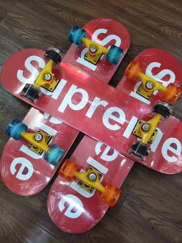 i2017V Vv[~CBgSupreme XP[g{[h151 X[p[Rs[