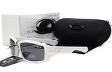 OAKLEY サングラス新作レディースもメンズも続々アップ中です。
