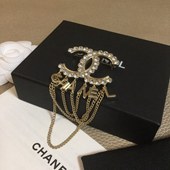 安セールは世界の高速配送を備えた低価格販売も用意シャネル ブローチ パロディでの販売
