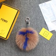 安セールは世界の高速配送を備えた低価格販売も用意フェンディ バッグチャーム コピーでの販売